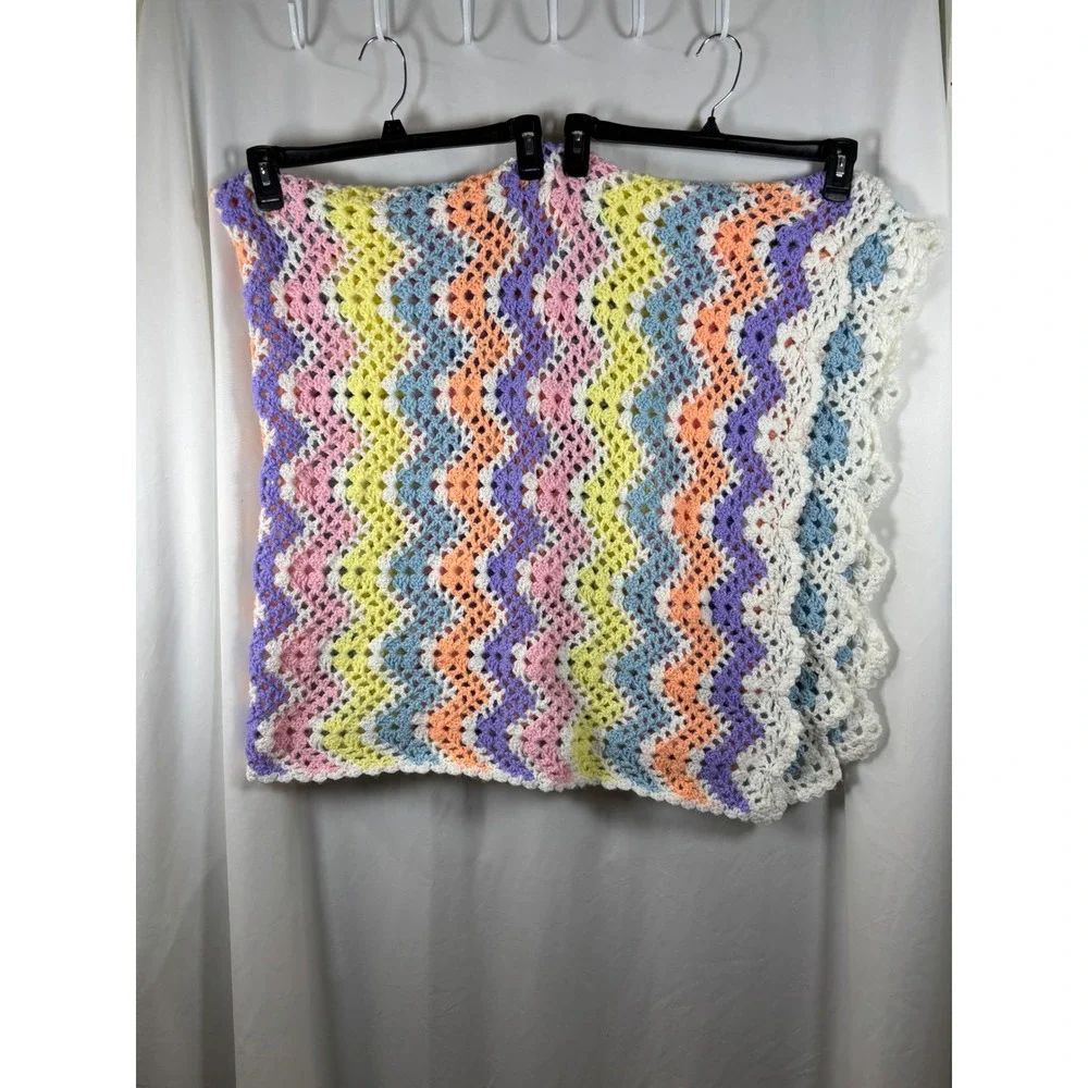 Vintage Handmade Crochet Baby Blanket Pastel Chevron Ripple Scalloped Edge Throw